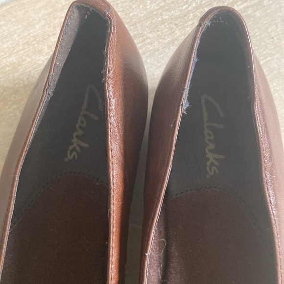 Clarks brown leather flats. Size 7.5. Good condition!!​​​​​​​ - Picture 3 of 7